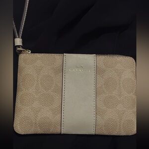 Coach Corner Zip